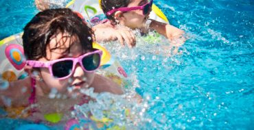 cómo prevenir la otitis en niños piscina