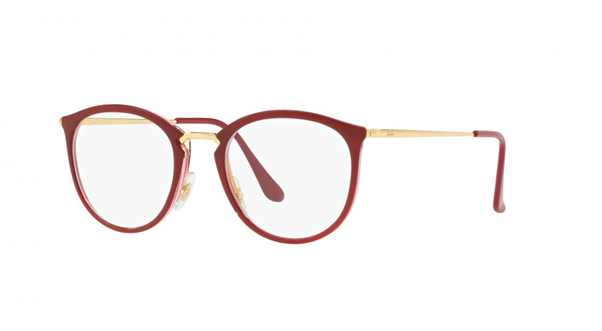Modelo de gafas graduadas con montura roja de la marca Ray-Ban
