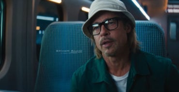 Brad Pitt en la película Bullet Train con gafas de POlice